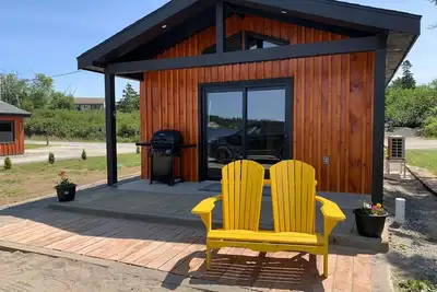 Image de Adventure Cabin too! \nCosy cabin on lake edge