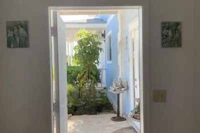 Image de Cozy 2-bedroom apartment few feet from ocean, pool, Ac, wireless internet
