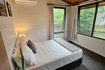 Family Home with Separate Sleepout near The Redwoods, Lakes & Pool Access