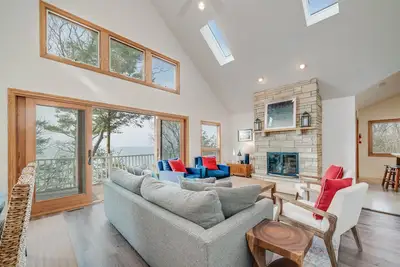 Image de Private Beach House w/ 177' Sandy Beach, Luxury Kitchen & Endless Views!
