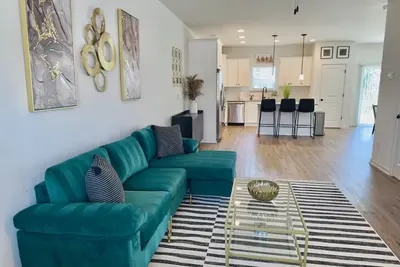 Image de Spacious 5-bedroom house in Prime Charlotte Location with Garage & Fenced Yard