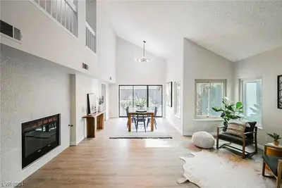 Image de Cozy 4-bedroom house in beautiful Henderson with Pool and Spa
