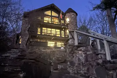 Image de Greers Ferry - Right On The Lake! Sleeps 14 + Character abounds + Stellar views.