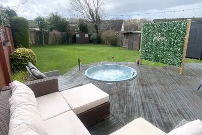 Image de 3 Bedroom House, Hot Tub, Torbay, Sleeps 6, Parking