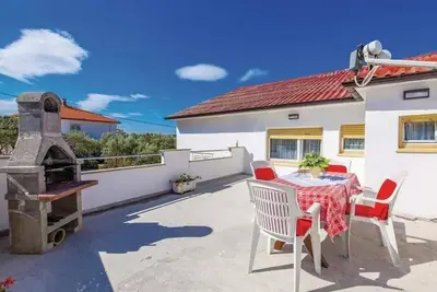 Image de Appartement de deux chambres avec la terrasse et la vue sur le mer Barbat, Rab (A-22498-b)