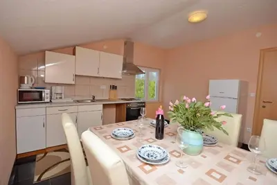 Image de Appartement de trois chambres avec air conditionné Vodice (A-22557-b)