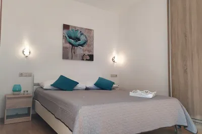 Image de Appartement de deux chambres avec le balcon et la vue sur le mer Duce, Omis (A-22598-b)