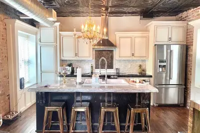 Image de Fully Furnished Adorable Carriage House in Heart of downtown Kansas City