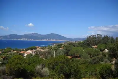 Villa entière 5min de la plage à pied, 4 chambres, vue mer et montagne au calme