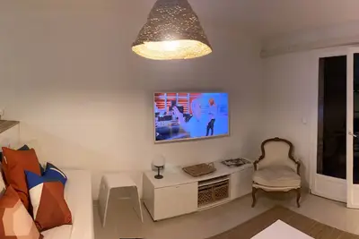 Image de Bel Appartement Entièrement Rénové Grand Jardin Privatif Proche Plage et Port