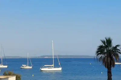 Image de Studio vue mer sur les îles dans une résidence sécurisée avec place de parking