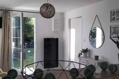 Image de Cocon en rez de jardin, proche mer.