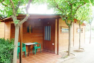Image de Camping Playa y Fiesta - Bungalow en Bois à 100m de la Plage, Piscine, Animations, Pet Friendly