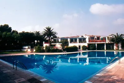 Image de Bungalow en bois proche plage avec piscine, parking et animaux admis