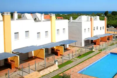 Image de Maison à Creixell avec 3 chambres, piscine, climatisation et à seulement 550m de la plage