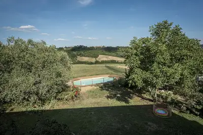 Image de Family farmhouse in Chianti, ideal for those traveling with animals!
