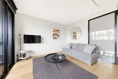 Image de City Views in a Railway Escape