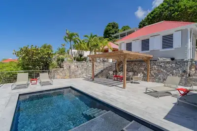 Image de Spacious Villa With Glowing Sunset View