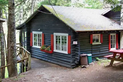 Image de Rustic, split-level log cottage, River-view, Pet-friendly, Downeast Maine