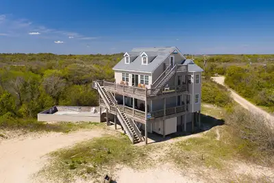 Image de Unobstructed ocean views and wild horses all around at Happy Ours!