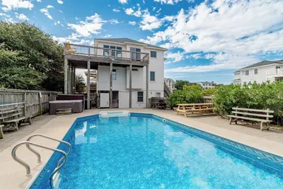 Image de Oceanside Home w/ Large Private Pool, Hot Tub, & Rec Room