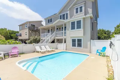 Image de Pet-Friendly Oceanside Home w/ Pool & Hot Tub Just 600' to the Beach