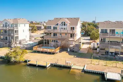 Image de Canalfront Home w/ Pool, Hot Tub, Private Dock & Kayak Launch