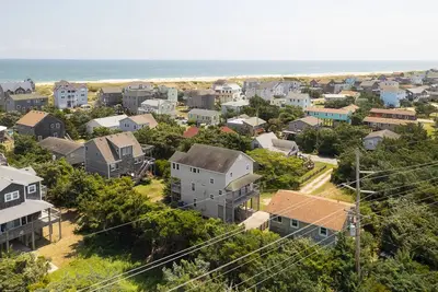 Image de Spacious Oceanside Home w/ Pool, Hot Tub, Rec Room