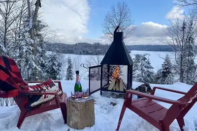 Image de Luxury Panoramic Lakeview Cottage w/ Spa, Game Room & Beach