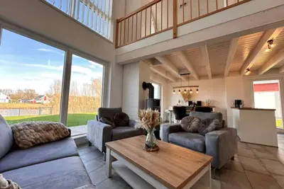 Image de Vacation home by the lake with fireplace, sauna and whirlpool