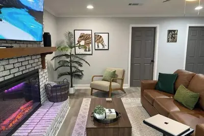 Image de Asheboro 2br • Mins to Nc Zoo • Pet & Family Stay