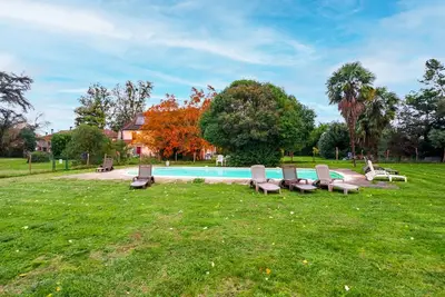 Image de The Coach House - Avec piscine partagée