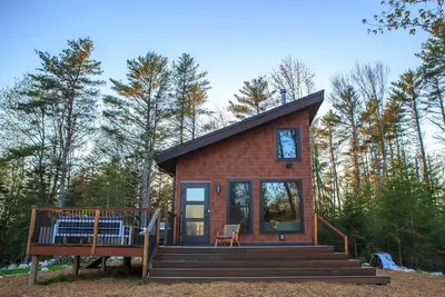 Image de Modern & cozy cabin on 6 acres, ~45 mins to Acadia