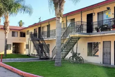 Image de 2 bedroom 1 bathroom 2nd floor apartment