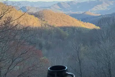 Image de Airy mountain top retreat with world class views.