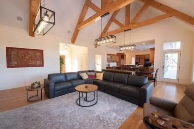 Image de Secluded Spa-cious Retreat 11+3