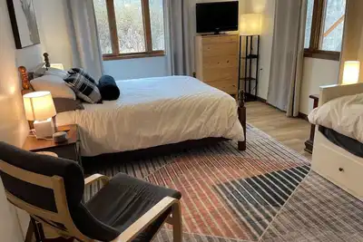 Image de Cozy Contemporary Guest Suite 10 min to Downtown, 15 min from Uva