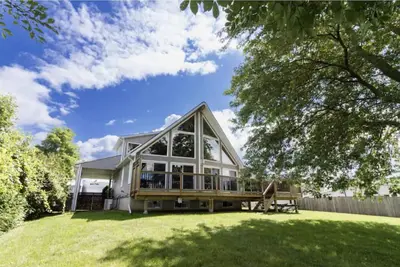 Image de ★ Awesome Waterfront Cottage ~ 4 Br ~ Near Prince Edward County & Wine Region