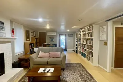 Image de Close to downtown Blacksburg, hot tub, sleeps 7!