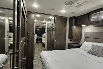 Image de Cozy, spacious, luxury Rv rental