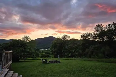 Image de Hiker's Haven: Trail Days, Starry Firepit Nights