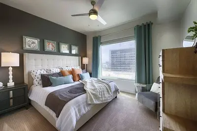 Image de Luxury Condo with Downtown Balcony View  2 bedroom with gym, pool/grill, lounge