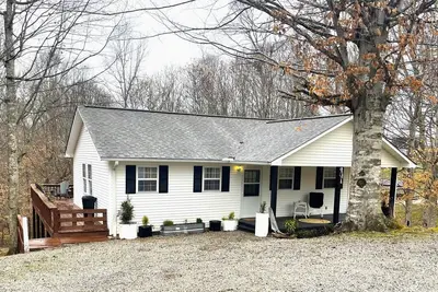 Image de Eagles Cove Lake Cottage. Minutes from 3 Marinas. Pet-Friendly!