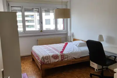 Image de Big Room, Bus 200m, 10 minutes Town Center\\Airport