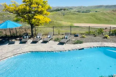 Image de Private Foothills Retreat w/Pool, Spa, Sauna, Firepits & Amazing Views!