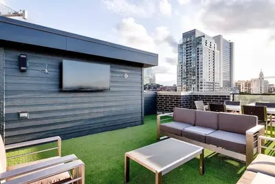 Image de 2 Newly Built Luxury Condos with Private Roofdeck!