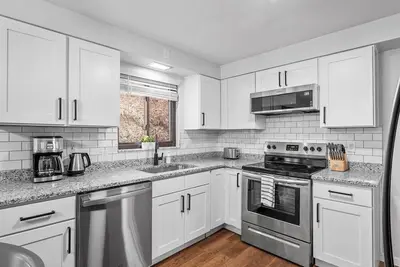 Image de Stylish & Accessible 6Bd Home in Wexford\/Pittsburg