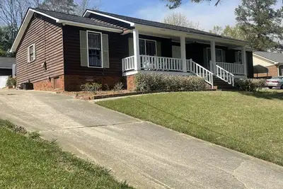 Image de Convenient 3 Bedroom, 2 Full Bath Masters Rental. 2 Miles/15 minute walk to Angc