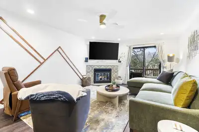 Image de 15% Off Pet-Friendly Condo at Pointe Royale water view and West Elm furniture! \n