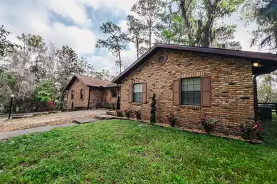 Image de 4 minutes to World Equestrian Center! Family sized cozy house for equestrians.